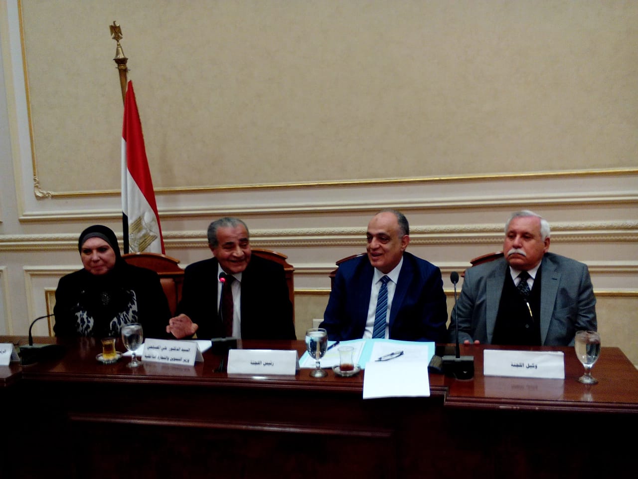 لجنة المشروعات المتوسطه والصغيره ومتناهية الصغر: مراجعة قائمة الاستيراد لمدخلات الصناعه حتي يمكن تصنيعها داخل مصر