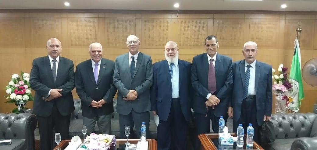 نقيب المعلمين يهنئ المستشار أبو بكر الصديق لتوليه منصب رئيس هيئة قضايا الدولة